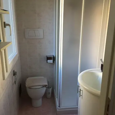 Alojamento de Acomodação e Pequeno-almoço A Due Passi Dal Lumiere Bolonha