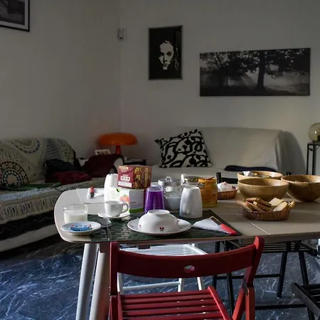 Alojamento de Acomodação e Pequeno-almoço A Due Passi Dal Lumiere Bolonha